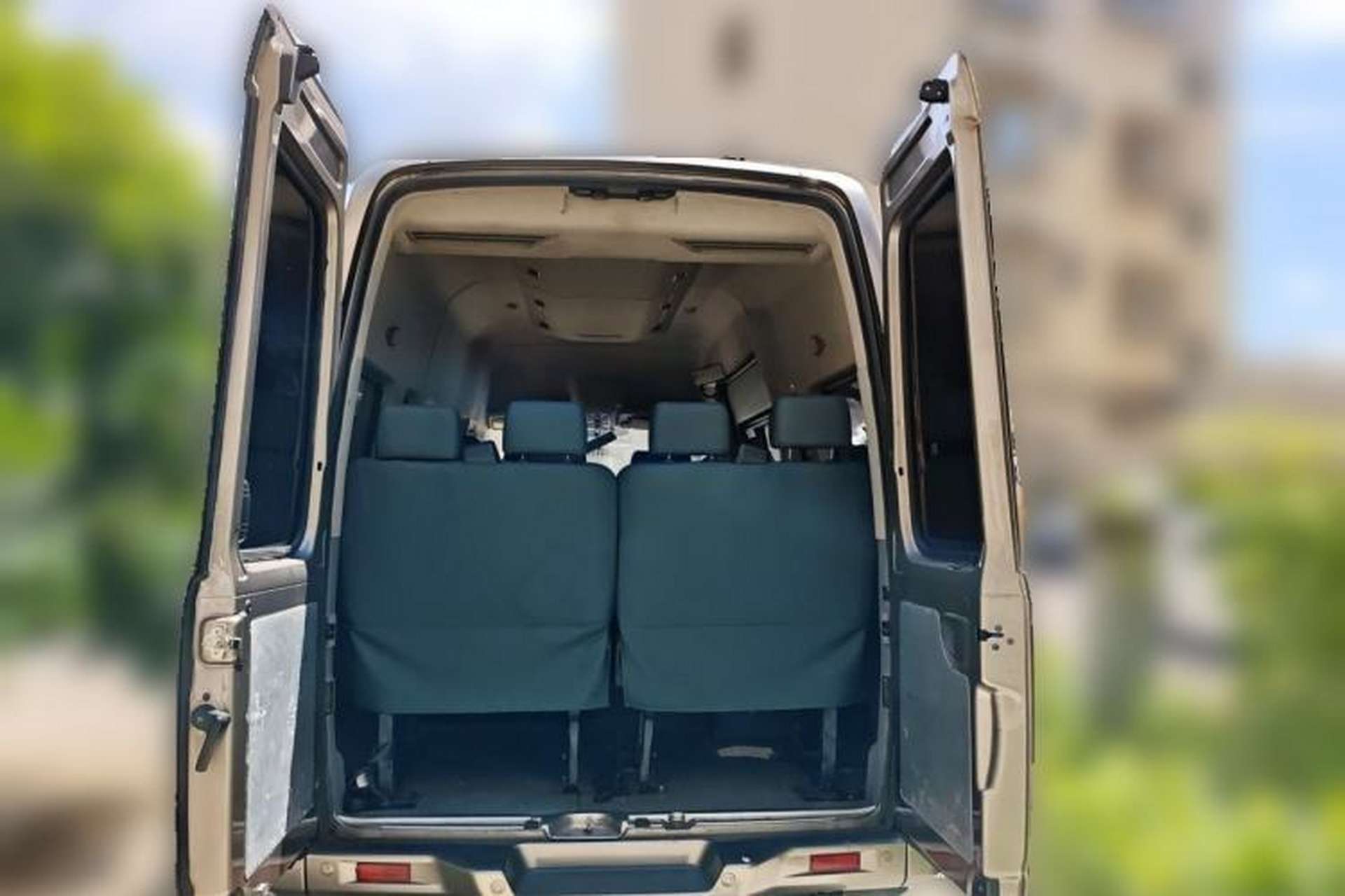 Used SAIC MAXUS Xintu V80 2018 2.5T 6-Speed Manual Commercial Short Wheelbase Mid-Height 9-Seater Trunk