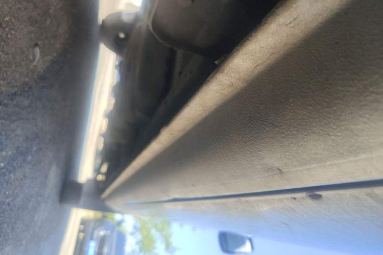 Used SAIC MAXUS Xintu V80 2018 2.5T 6-speed manual van short wheelbase mid-height roof with 2/3 seats Chassis Rear Right