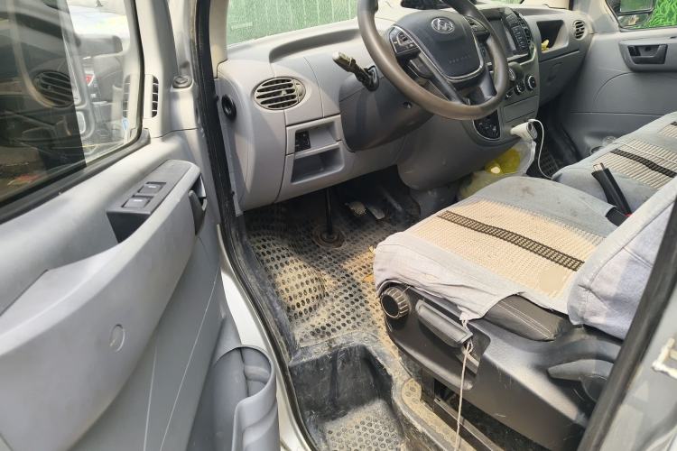 Used SAIC MAXUS Xintu V80 2018 2.5T AMT Aoyuntong Long Wheelbase Mid-Roof 7/10-Seater Driver Seat