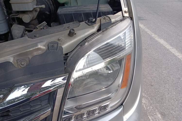 Used SAIC MAXUS Xintu V80  Engine Bay Left