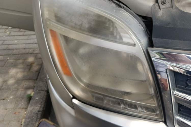Used SAIC MAXUS Xintu V80  Engine Bay Right