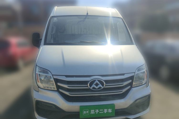 Used SAIC MAXUS Xintu V80 2018 2.5T 6-speed manual van short wheelbase mid-height roof with 2/3 seats Front