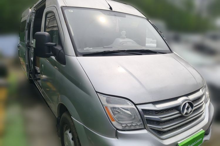 Used SAIC MAXUS Xintu V80 2018 2.5T AMT Aoyuntong Long Wheelbase Mid-Roof 7/10-Seater Front Right 45 Deg