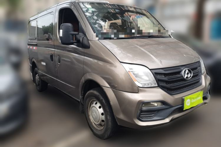 Used SAIC MAXUS Xintu V80 2018 2.5T 6-speed manual Aoyuntong short-wheelbase ultra-low roof 5- or 6-seat model Front Right 45 Deg
