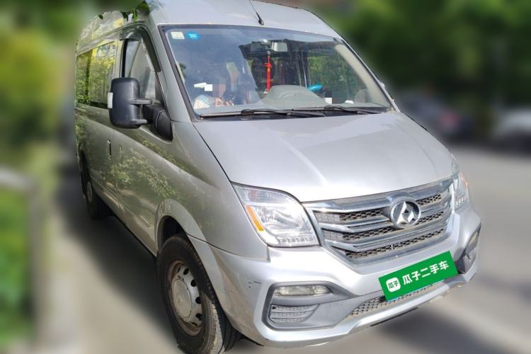 Used SAIC MAXUS Xintu V80 2018 2.5T 6-Speed Manual Elite Edition Short Wheelbase Mid-Height 5-6 Seater Front Right 45 Deg