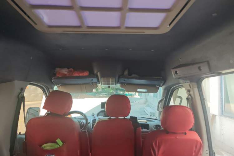 Used SAIC MAXUS Xintu V80 2018 2.5T 6-Speed Manual Aoyuntong Short Wheelbase Mid-Height 5-6 Seater Headliner