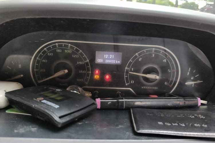 Used SAIC MAXUS Xintu V80 2018 2.5T 6-Speed Manual Aowentong Long-Wheelbase Mid-Roof 7/10-Seater Instrument Cluster