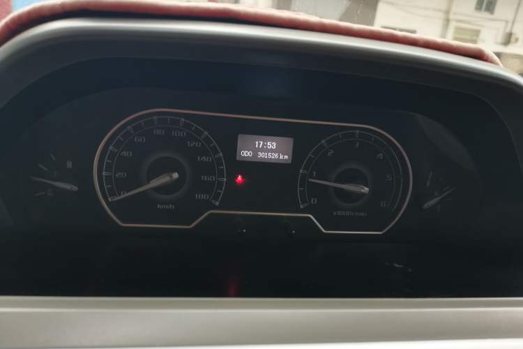 Used SAIC MAXUS Xintu V80 2018 2.5T 6-speed manual Aoyuntong short-wheelbase ultra-low roof 5- or 6-seat model Instrument Cluster