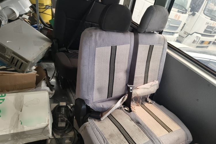 Used SAIC MAXUS Xintu V80 2018 2.5T AMT Aoyuntong Long Wheelbase Mid-Roof 7/10-Seater Left Rear Seat