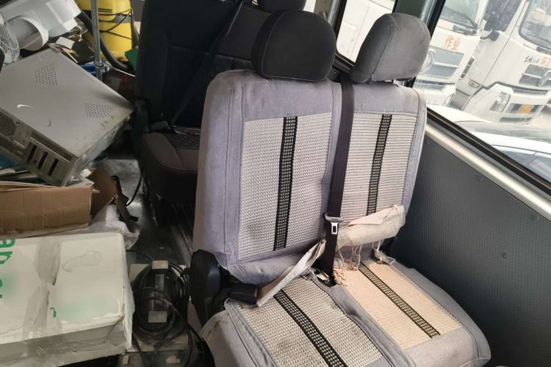 Used SAIC MAXUS Xintu V80 2018 2.5T AMT Aoyuntong Long Wheelbase Mid-Roof 7/10-Seater Left Rear Seat