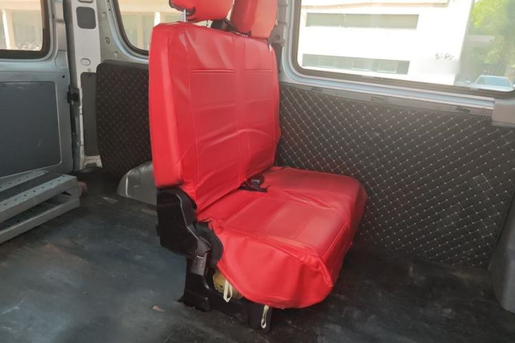 Used SAIC MAXUS Xintu V80 2018 2.5T 6-Speed Manual Aoyuntong Short Wheelbase Mid-Height 5-6 Seater Left Rear Seat