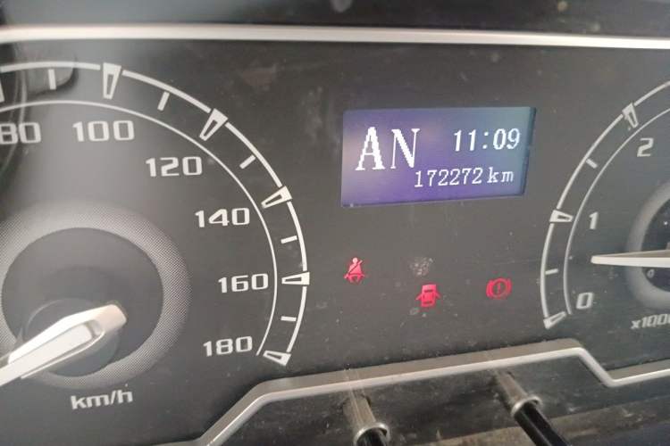 Used SAIC MAXUS Xintu V80  Odometer Close Up
