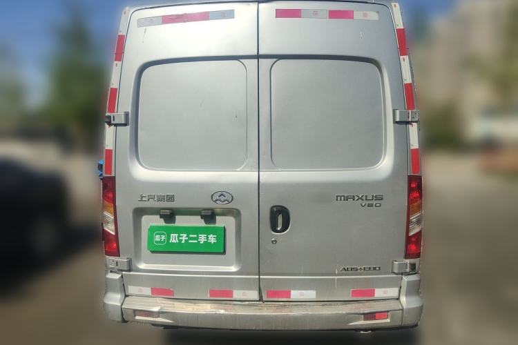 Used SAIC MAXUS Xintu V80 2018 2.5T 6-speed manual van short wheelbase mid-height roof with 2/3 seats Rear
