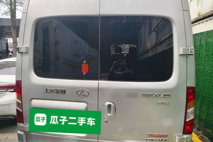 Used SAIC MAXUS Xintu V80 2018 2.5T AMT Aoyuntong Long Wheelbase Mid-Roof 7/10-Seater Rear