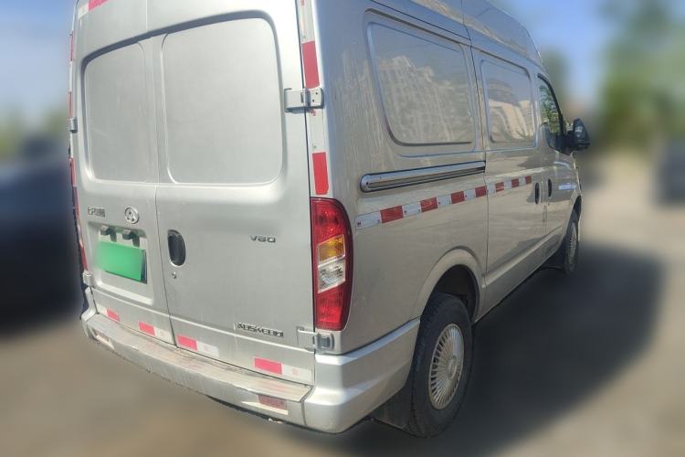 Used SAIC MAXUS Xintu V80 2018 2.5T 6-speed manual van short wheelbase mid-height roof with 2/3 seats Rear Right 45 Deg