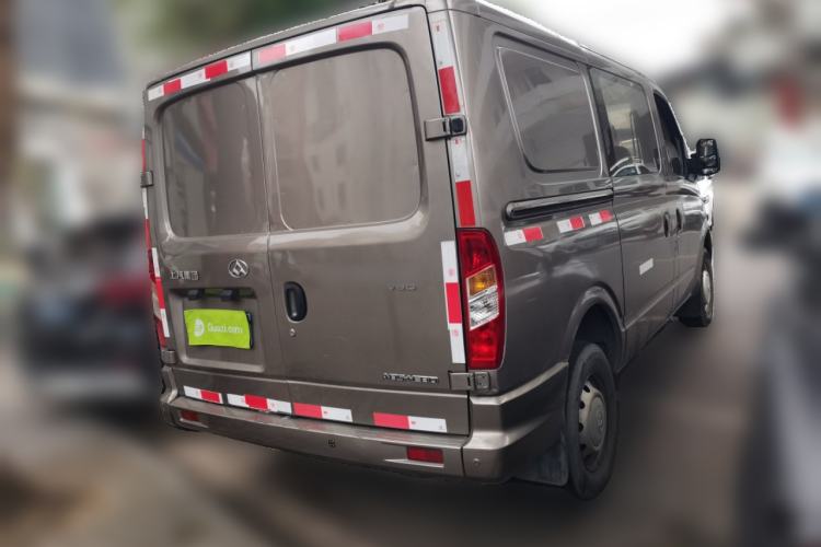 Used SAIC MAXUS Xintu V80 2018 2.5T 6-speed manual Aoyuntong short-wheelbase ultra-low roof 5- or 6-seat model Rear Right 45 Deg