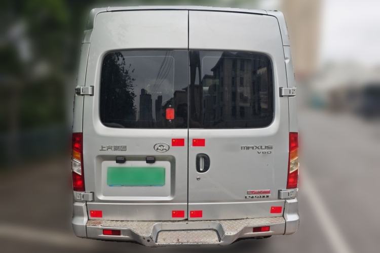 Used SAIC MAXUS Xintu V80 2018 2.5T AMT Aoyuntong Short Wheelbase Mid-Roof 5-6 Seater Rear