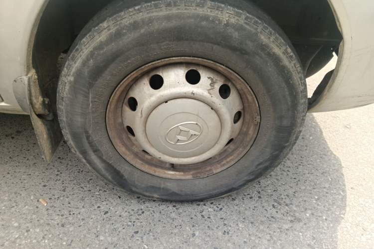 Used SAIC MAXUS Xintu V80  Right Front Wheel Hub