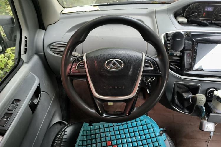 Used SAIC MAXUS Xintu V80 2018 2.5T 6-Speed Manual Aowentong Long-Wheelbase Mid-Roof 7/10-Seater Steering Wheel