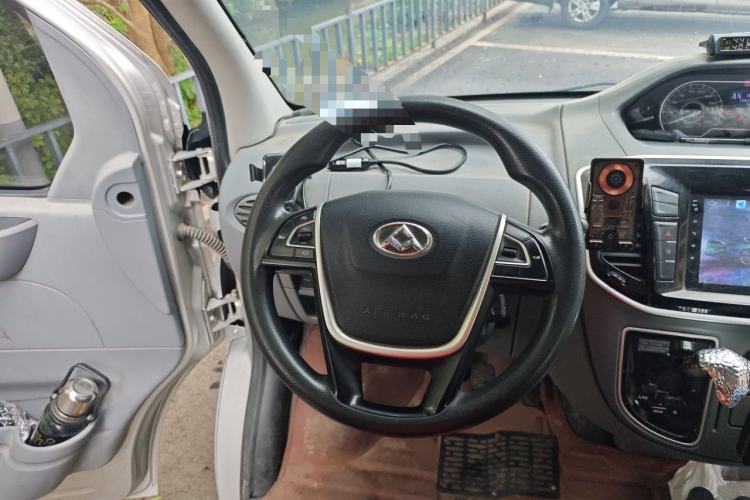 Used SAIC MAXUS Xintu V80 2018 2.5T AMT Aoyuntong Short Wheelbase Mid-Roof 5-6 Seater Steering Wheel