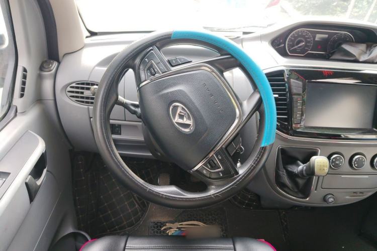 Used SAIC MAXUS Xintu V80 2018 2.5T 6-Speed Manual Elite Edition Short Wheelbase Mid-Height 5-6 Seater Steering Wheel