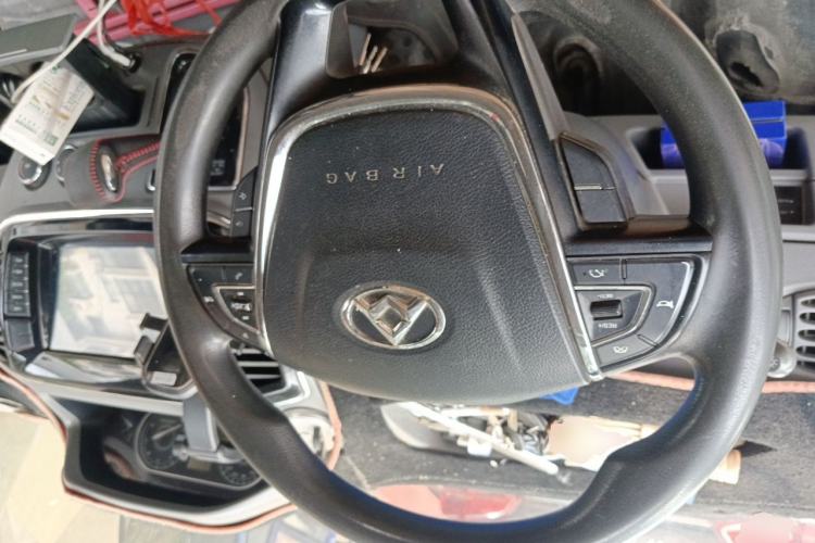 Used SAIC MAXUS Xintu V80  Steering Wheel