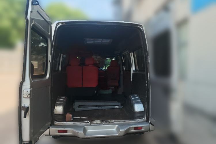 Used SAIC MAXUS Xintu V80 2018 2.5T 6-Speed Manual Aoyuntong Short Wheelbase Mid-Height 5-6 Seater Trunk