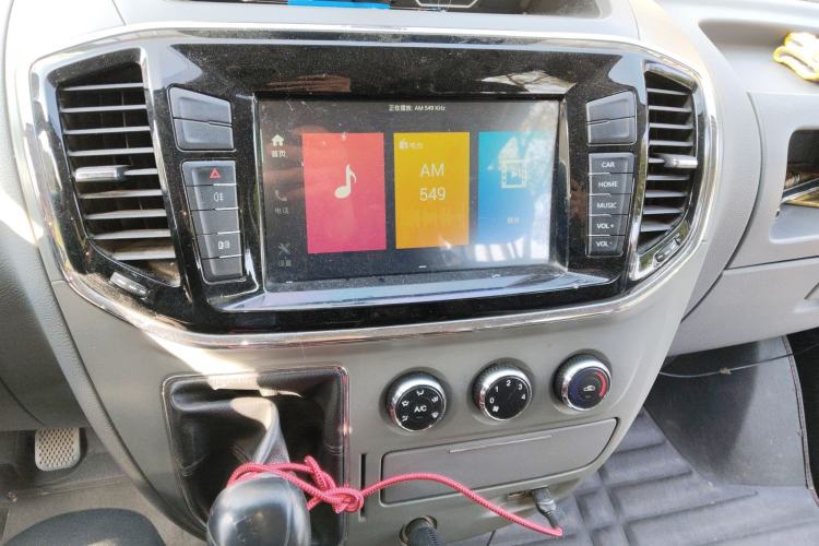 Used SAIC MAXUS Xintu V80 2018 2.5T 6-Speed Manual Aowentong Long-Wheelbase Mid-Roof 7/10-Seater Audio And AC Panel