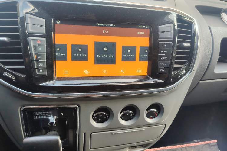 Used SAIC MAXUS Xintu V80 2018 2.5T AMT Elite Edition Long Wheelbase High-Roof 5-Seater Audio And AC Panel