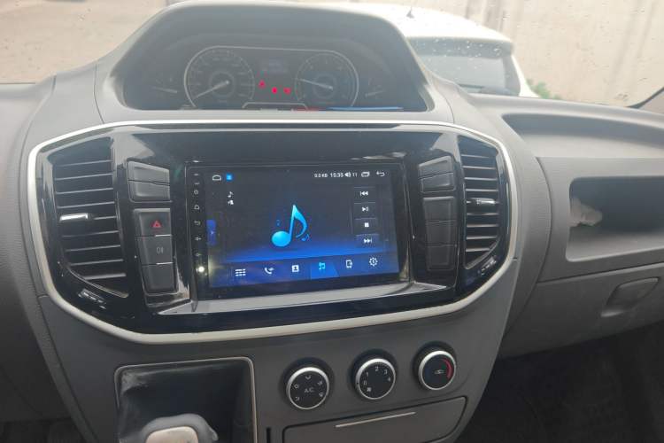 Used SAIC MAXUS Xintu V80 2018 2.5T 6-Speed Manual Commercial Long Wheelbase Mid-Height 9-Seater Audio And AC Panel