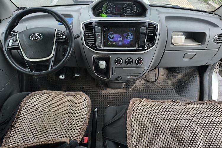Used SAIC MAXUS Xintu V80 2018 2.5T 6-Speed Manual Aotuntong Facelifted Long Wheelbase Mid-Height 7-Seater Center Console