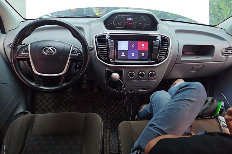 Used SAIC MAXUS Xintu V80  Center Console