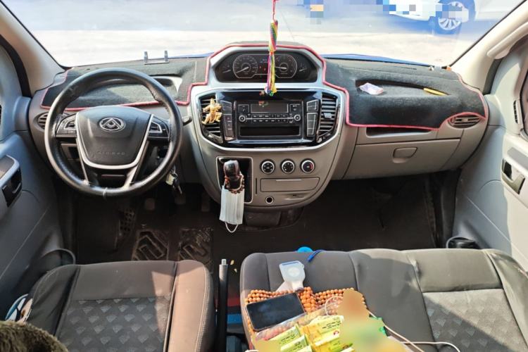 Used SAIC MAXUS Xintu V80 2018 2.5T 6-Speed Manual Aoyuntong Short Wheelbase Mid-Height 5-6 Seater Center Console