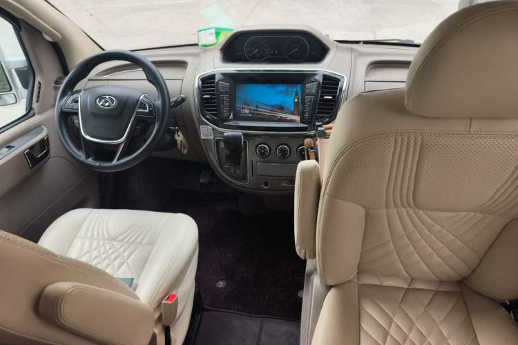 Used SAIC MAXUS Xintu V80  Center Console