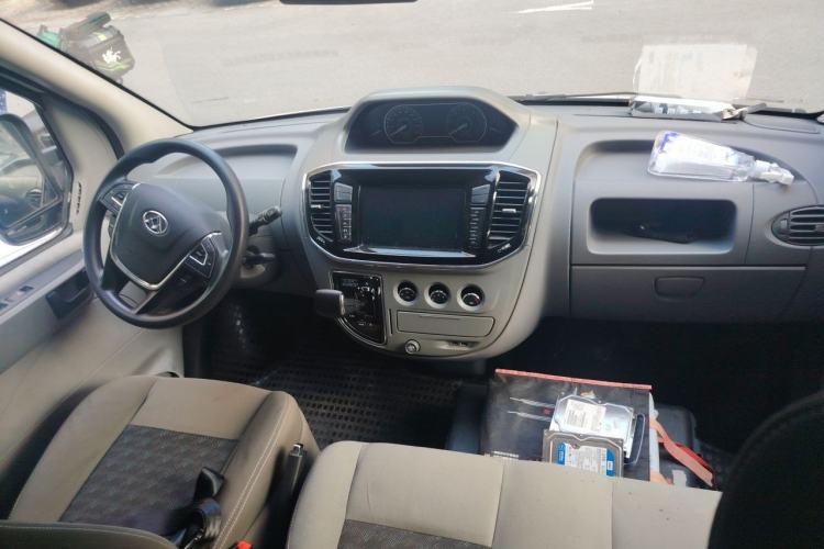 Used SAIC MAXUS Xintu V80 2018 2.5T AMT Elite Edition Long Wheelbase High-Roof 5-Seater Center Console