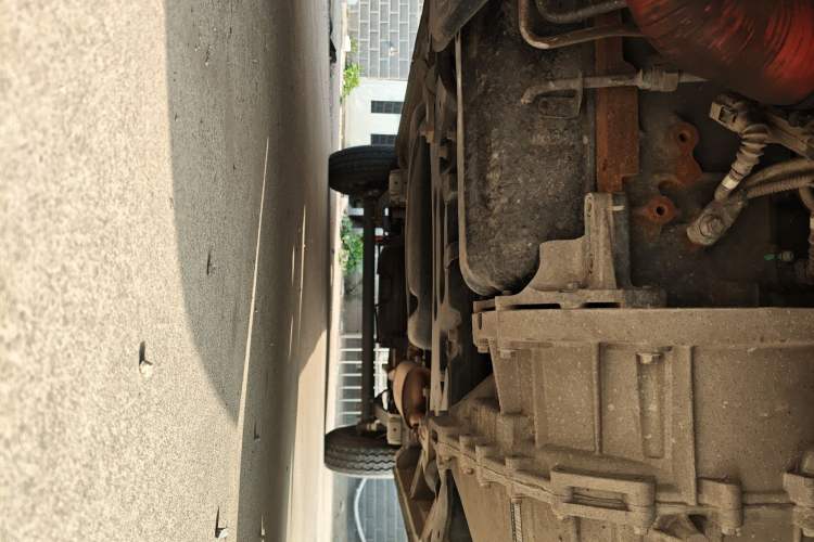 Used SAIC MAXUS Xintu V80 2018 2.5T 6-Speed Manual Aoyuntong Short Wheelbase Mid-Height 5-6 Seater Chassis Front