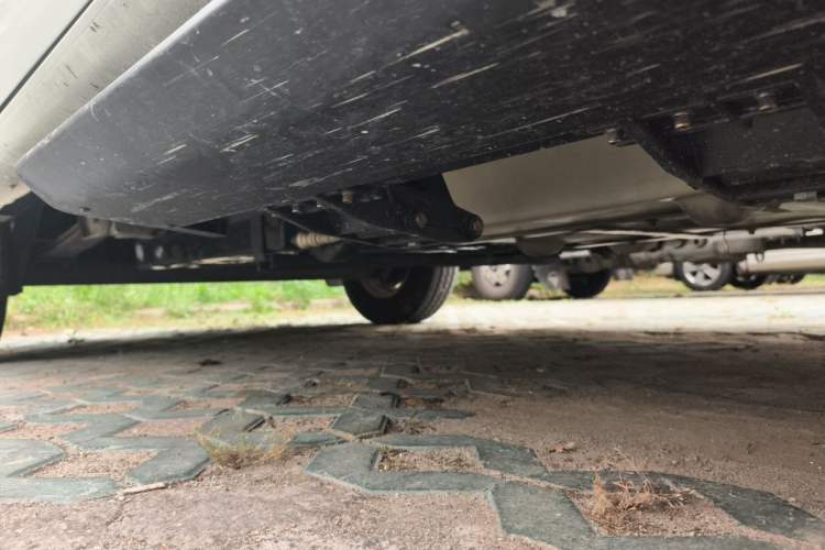 Used SAIC MAXUS Xintu V80  Chassis Front Left