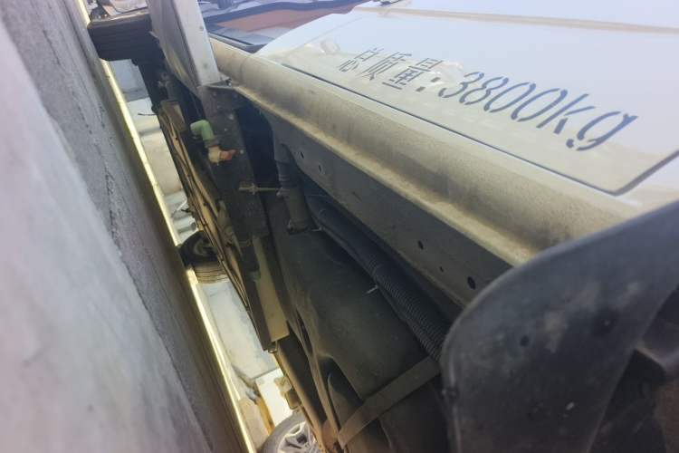 Used SAIC MAXUS Xintu V80  Chassis Front Right