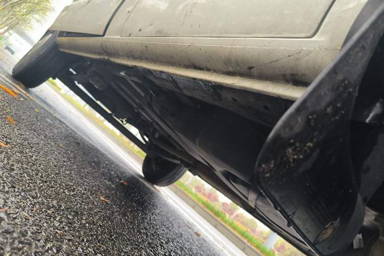 Used SAIC MAXUS Xintu V80  Chassis Front Right
