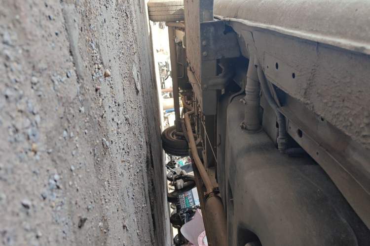 Used SAIC MAXUS Xintu V80  Chassis Front Right