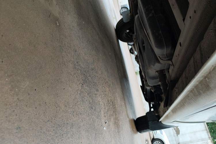 Used SAIC MAXUS Xintu V80 2018 2.5T 6-Speed Manual Aoyuntong Short Wheelbase Mid-Height 5-6 Seater Chassis Rear Right