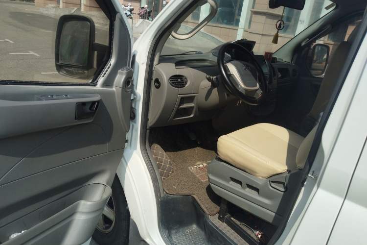 Used SAIC MAXUS Xintu V80  Driver Seat