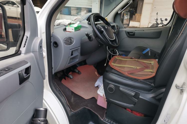 Used SAIC MAXUS Xintu V80 2018 2.5T 6-Speed Manual Commercial Long Wheelbase Mid-Height 9-Seater Driver Seat