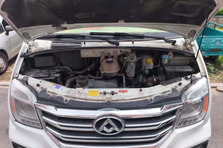 Used SAIC MAXUS Xintu V80 2018 2.5T 6-Speed Manual Aowentong Long-Wheelbase Mid-Roof 7/10-Seater Engine Bay