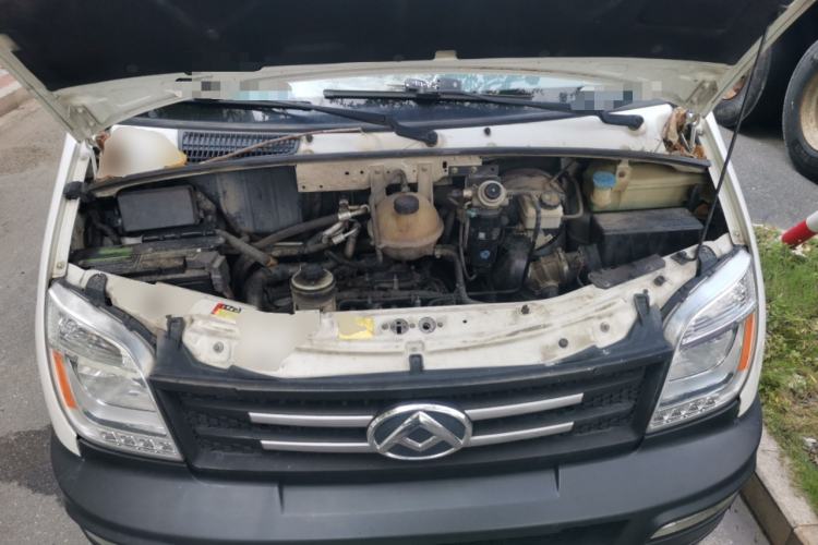 Used SAIC MAXUS Xintu V80 2018 2.5T 6-Speed Manual Commercial Long Wheelbase Mid-Height 9-Seater Engine Bay