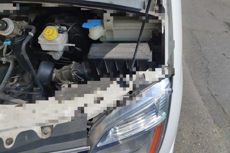 Used SAIC MAXUS Xintu V80  Engine Bay Left