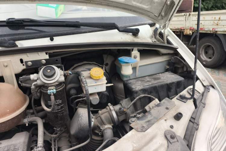 Used SAIC MAXUS Xintu V80  Engine Bay Left