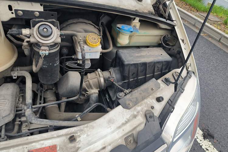Used SAIC MAXUS Xintu V80  Engine Bay Left