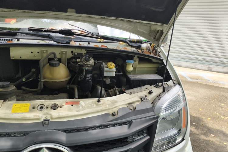 Used SAIC MAXUS Xintu V80  Engine Bay Left