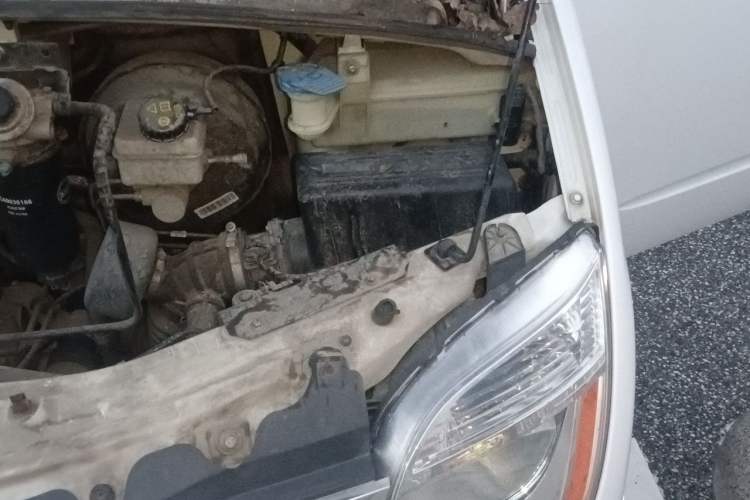 Used SAIC MAXUS Xintu V80  Engine Bay Left